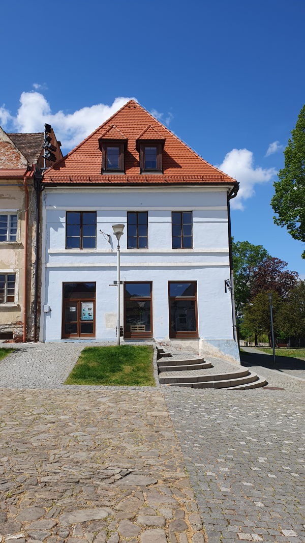 Exteriér - z Radničného námestia v Bardejove Antikvariat.sk